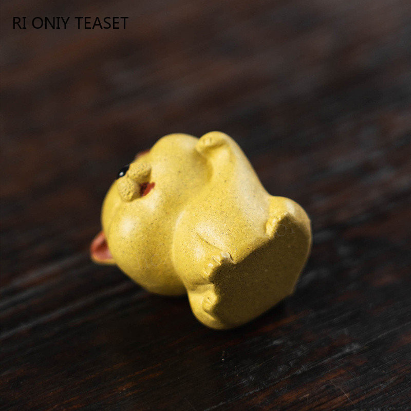 Yixing purpursarkanā māla tēja Mājdzīvnieks Ķīnas zodiaka suņa statujas rotājumi ar rokām darināti skulptūra tēja figūriņu amatniecība Zisha tējas servīzes dekorēšana