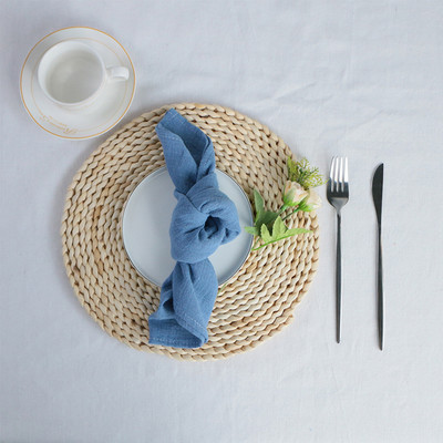 Vakariņu šķīvja tekstūras salvete, mazgā kokvilnas vienkrāsains uzsūcošs tējas dvielis, īpaši mīksta auduma paklājiņi, kāzu ballīšu dekorēšanai