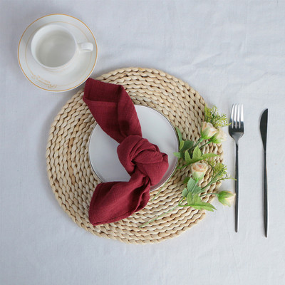 Vakariņu šķīvja tekstūras salvete, mazgā kokvilnas vienkrāsains uzsūcošs tējas dvielis, īpaši mīksta auduma paklājiņi, kāzu ballīšu dekorēšanai