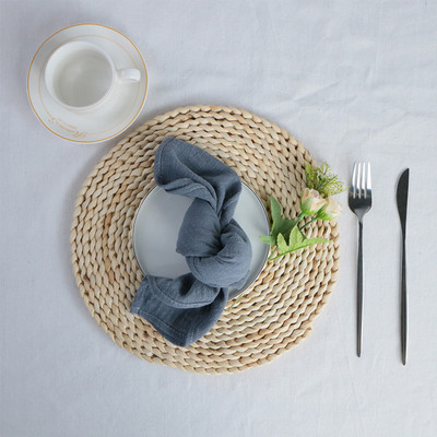 Vakariņu šķīvja tekstūras salvete, mazgā kokvilnas vienkrāsains uzsūcošs tējas dvielis, īpaši mīksta auduma paklājiņi, kāzu ballīšu dekorēšanai