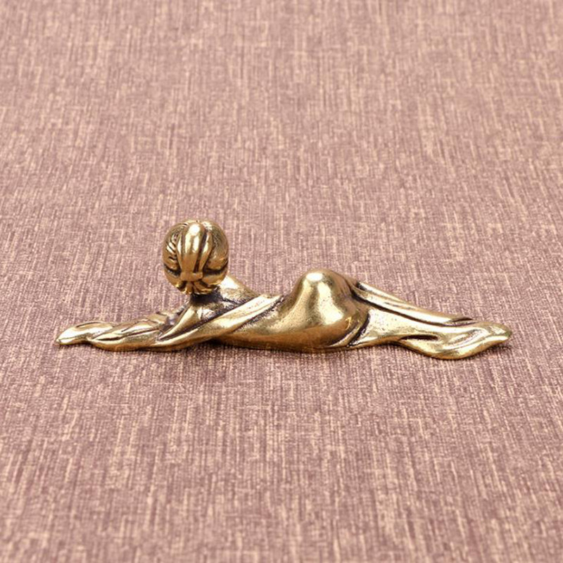 Чиста мед Статуетки на древни прислужници Миниатюрни орнаменти Пресапие Винтидж фигури Декорация на офис работния плот Занаяти Аксесоари