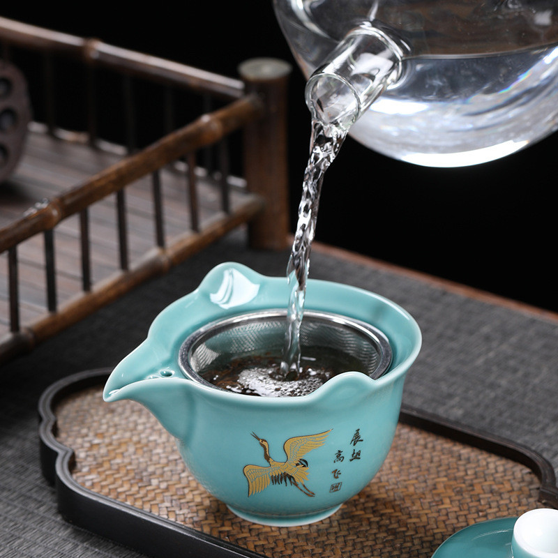 200 ml Kung Fu tējas komplekts Ķīniešu tēja Tureen ar zelta apdruku keramikas Gaiwan mājas zaļā sarkanā Pu'er tējas krūze ar tērauda sietiņiem