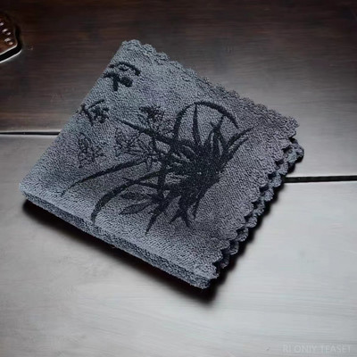 Ķīniešu ziedu raksts, sabiezināts tējas dvielis, absorbējošs ūdens lupata tējas salvetes, auduma galds, tējkannas paliktnis, tējas komplekta piederumi