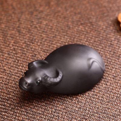 Radošs purpura māla tējas mājdzīvnieks Maza bifeļa statuja Rotājumi Roku darbs Skulptūra Amatniecība Mājas tējas servīzes dekorēšana Dārza Bonsai māksla