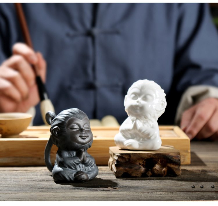 Monkey King Статуя на Monkey King Керамичен чай Колекция от декоративно изкуство Подарък Сувенир за интериор на кола