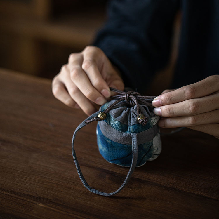 Kínai stílusú teaceremónia Mester egypohárnyi tárolótáska pamutvászon tinta Batik háromrétegű varrás mini textil teászsák ZD48