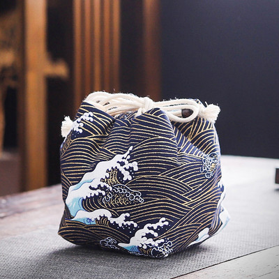 Daudzfunkcionāls ceļojumu tējas trauku glabāšanas maisiņš.