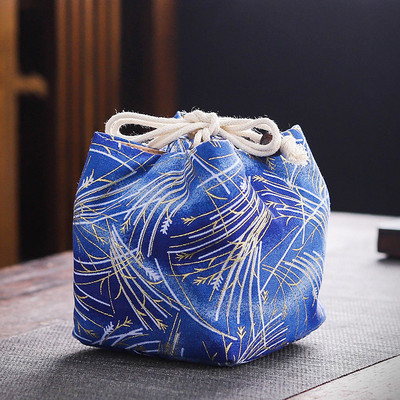 Daudzfunkcionāls ceļojumu tējas trauku glabāšanas maisiņš.