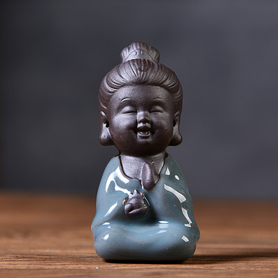 Lila agyag mini Buddha szobor Tea kisállat díszek Aranyos meditáció Szerzetes Kerámia dekoráció Kert Otthon Teaasztal Kiegészítők