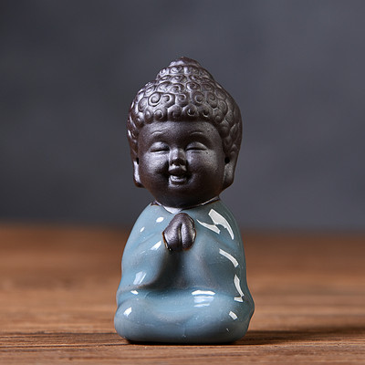 Lila agyag mini Buddha szobor Tea kisállat díszek Aranyos meditáció Szerzetes Kerámia dekoráció Kert Otthon Teaasztal Kiegészítők