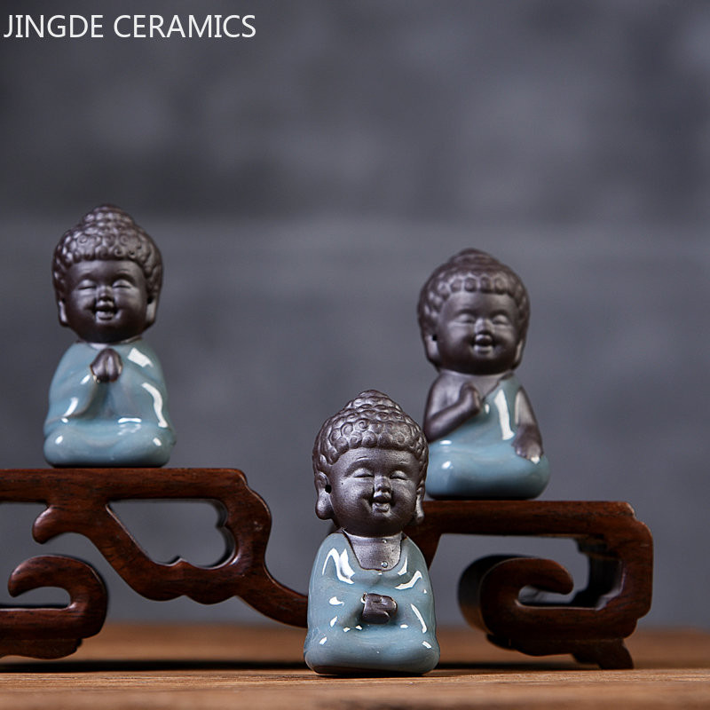 Lila agyag mini Buddha szobor Tea kisállat díszek Aranyos meditáció Szerzetes Kerámia dekoráció Kert Otthon Teaasztal Kiegészítők