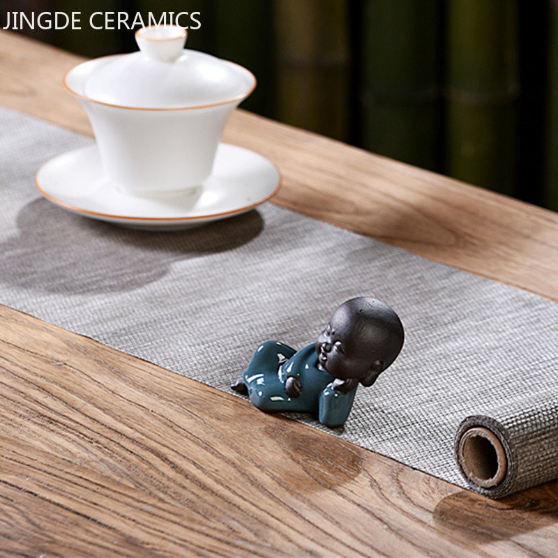 Lila agyag mini Buddha szobor Tea kisállat díszek Aranyos meditáció Szerzetes Kerámia dekoráció Kert Otthon Teaasztal Kiegészítők