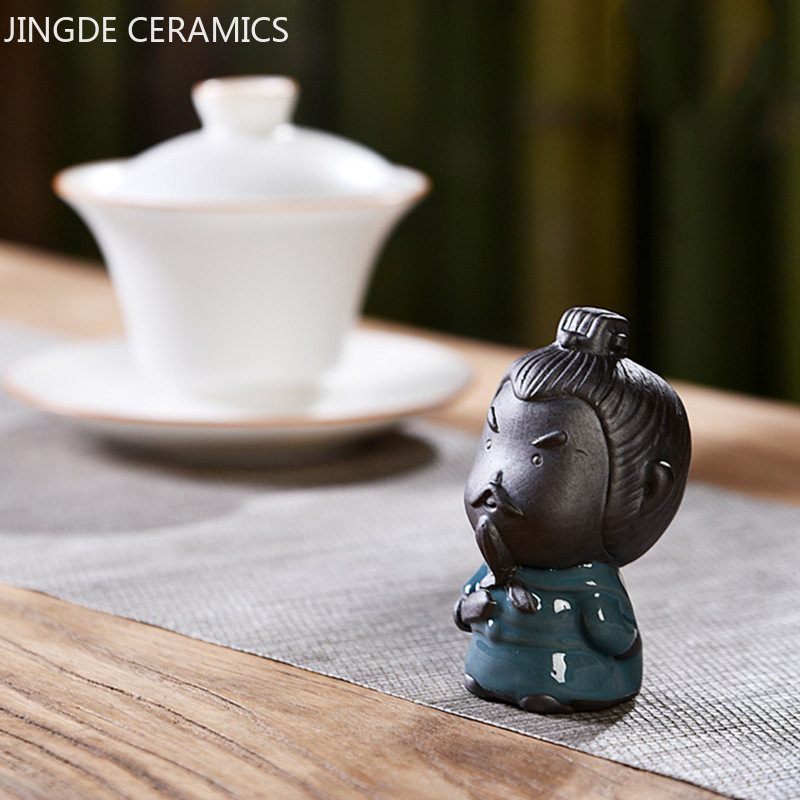 Lila agyag mini Buddha szobor Tea kisállat díszek Aranyos meditáció Szerzetes Kerámia dekoráció Kert Otthon Teaasztal Kiegészítők