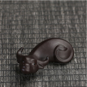 Класически лилав глинен чай Украшение за домашен любимец Прекрасен модел на едър рогат добитък Украса Декорация на саксия за дома Бутикови аксесоари за чаена церемония