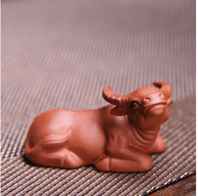 Класически лилав глинен чай Украшение за домашен любимец Прекрасен модел на едър рогат добитък Украса Декорация на саксия за дома Бутикови аксесоари за чаена церемония