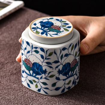 Ευρωπαϊκό κεραμικό βάζο αποθήκευσης με καπάκι μπλε και λευκή σφραγίδα πορσελάνης Τραπέζι σαλονιού Δοχείο τσαγιού Desktop Candy Βαζάκια Διακόσμηση σπιτιού