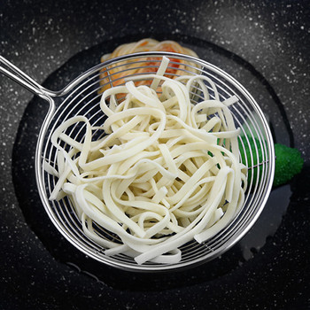 Μακριά λαβή Skimmer Ανοξείδωτο σουρωτήρι Διχτυωτό σουρωτήρι Ζεστό δοχείο Διαρροή λαδιού Κουτάλι Noodle Scoop Κουζίνα Εργαλεία Μαγειρικής