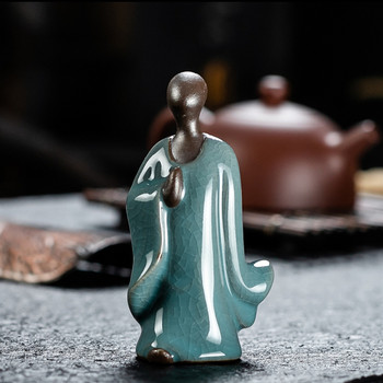 Форма на фигура на малък монах Керамични декорации Чай Декорация за домашен любимец Орнамент Ръчно изработени аксесоари за маса за чай Бутикови прибори за чай ZC579