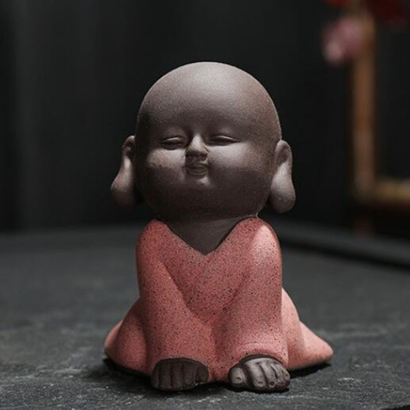 Violeta māla Kungfu tēja mājdzīvnieks Mazais mūku tējas aksesuāri Mājas dekors Keramikas amatniecība Mūka figūriņa Budas statujas dekorēšana