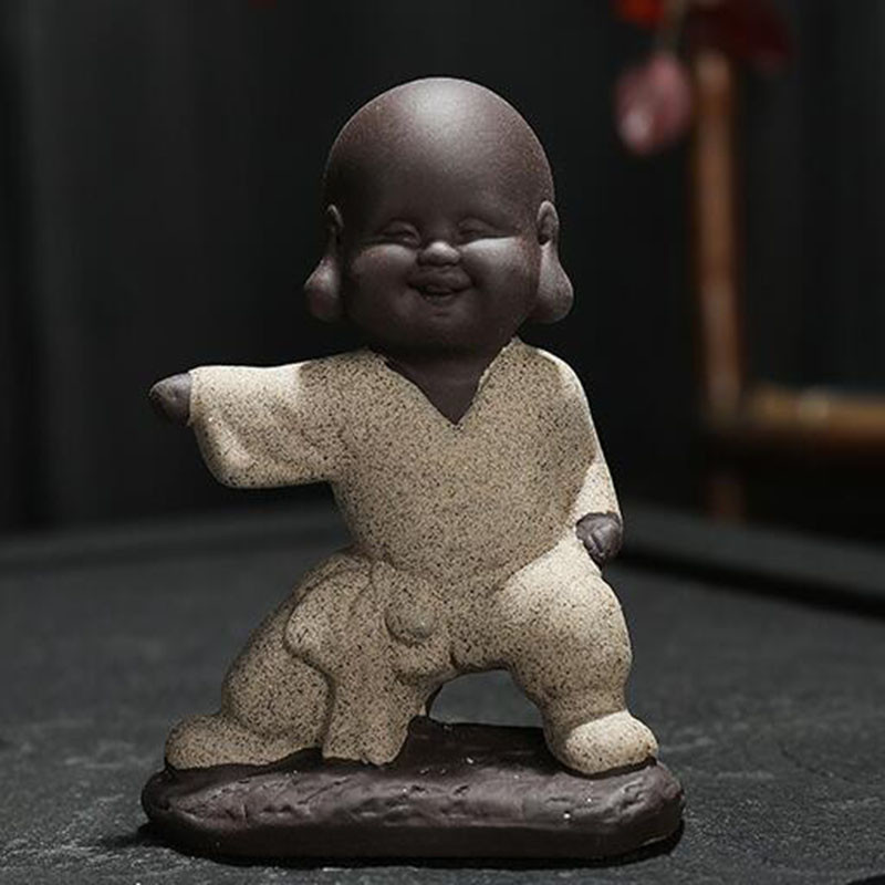 Violeta māla Kungfu tēja mājdzīvnieks Mazais mūku tējas aksesuāri Mājas dekors Keramikas amatniecība Mūka figūriņa Budas statujas dekorēšana