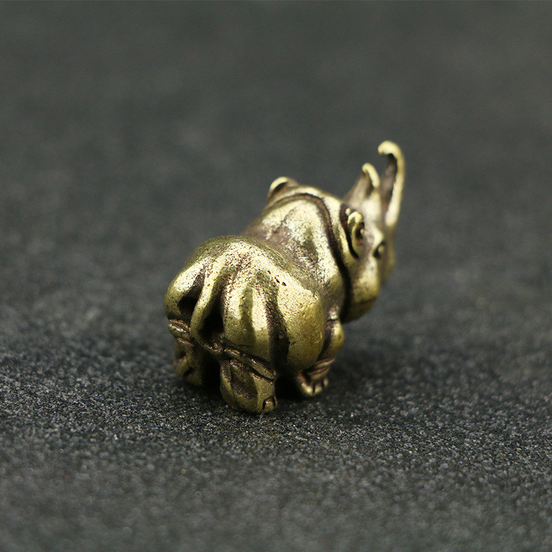 Cieta misiņa Dzīvnieku kulons Vara degunradzis Mazie rotājumi Tēja Mājdzīvnieks Varš Galda amatniecība Tējas servīzes Dekorācijas piederumi ZC574