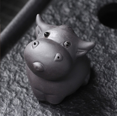 Rankų darbo purpurinis molis Miela bulių arbata Gyvūnų dvasios figūrėlės arbatos ceremonijos reikmenys arbatos rinkinys Karvės kambario dekoravimo priedai Zen Animal