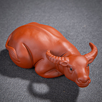 Radošums Purpura Māla tēja Mājdzīvnieks Ķīniešu laimīgo liellopu figūriņu rotājums Mājas tējas galda dekorēšana Aksesuāri Roku darbs Amatniecība