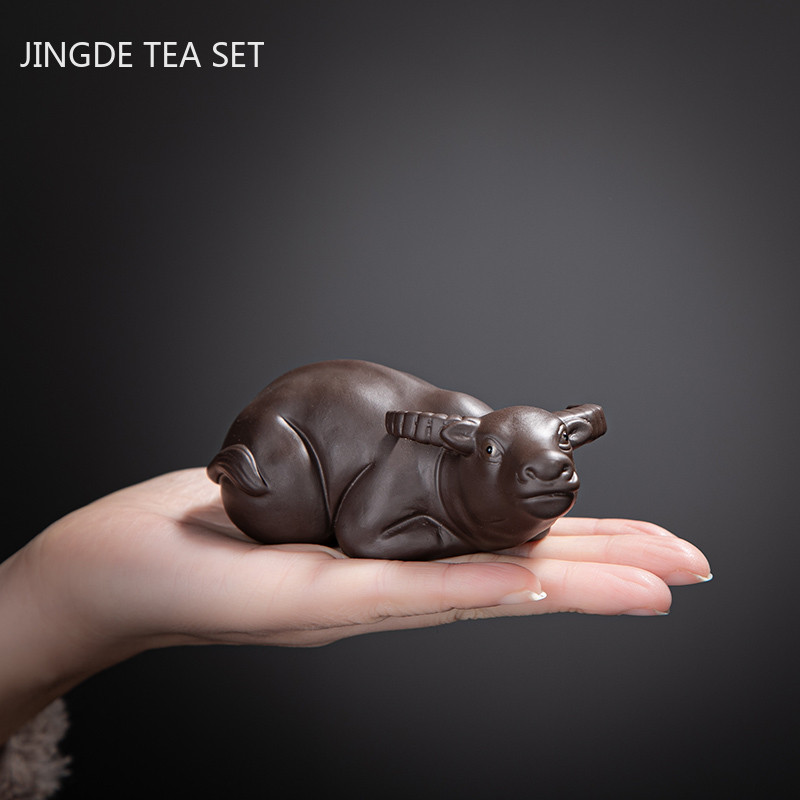 Radošums Purpura Māla tēja Mājdzīvnieks Ķīniešu laimīgo liellopu figūriņu rotājums Mājas tējas galda dekorēšana Aksesuāri Roku darbs Amatniecība