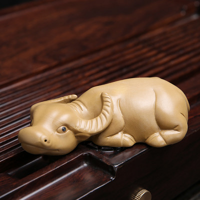 Ar rokām darināta skulptūra Zisha tēja mājdzīvnieku rotājums purpursarkana māla tējas komplekts Liellopu figūriņas rotājums tējas galda dekors Amatniecība Mājas aksesuāri