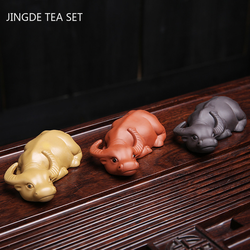 Ar rokām darināta skulptūra Zisha tēja mājdzīvnieku rotājums purpursarkana māla tējas komplekts Liellopu figūriņas rotājums tējas galda dekors Amatniecība Mājas aksesuāri