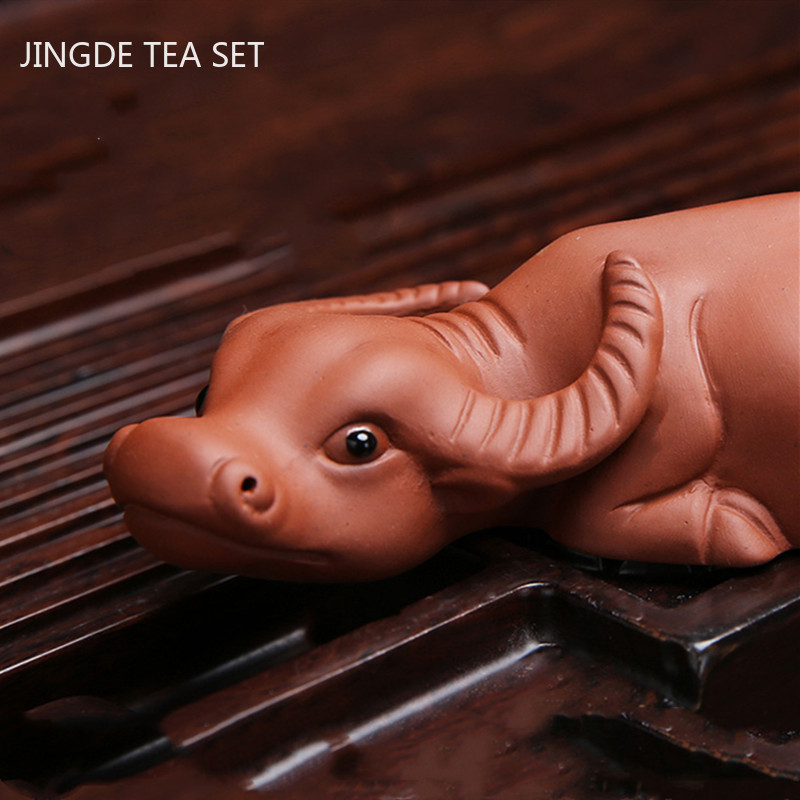 Ar rokām darināta skulptūra Zisha tēja mājdzīvnieku rotājums purpursarkana māla tējas komplekts Liellopu figūriņas rotājums tējas galda dekors Amatniecība Mājas aksesuāri