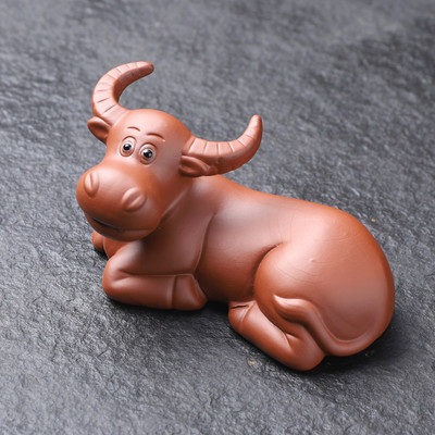 Kézzel készített lila agyag tea kisállat díszek tehénmodell szobor tea figura kínai teás asztaldísz kiegészítők asztali kézműves