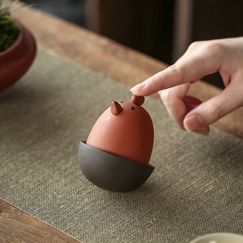 Radoša purpursarkanā smilšu tēja mājdzīvnieku darbvirsmas trauku rotājumi ar rokām darināti burvīgi trusis dzīvnieki skulptūras dekorācijas tējas galda piederumi