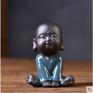 Tējas mājdzīvnieku dekorācijas var paaugstināt purpursarkano smilšu rakstāmgaldu Dzīvojamā istaba Zen mazais mūks tējas ceremonijas aksesuāri Boutique dāvanas