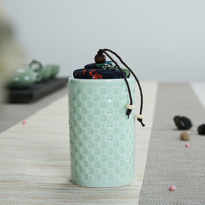 Celadon reljefs ar vāku mājas Ganoderma lucidum tēja kafijas pupiņas biskvīts konfektes aizzīmogotas kannas tabletes pulveris keramikas uzglabāšanas tvertne