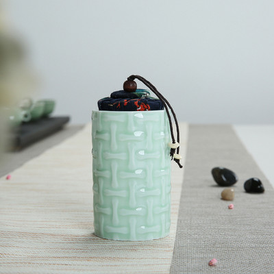 Celadon reljefs ar vāku mājas Ganoderma lucidum tēja kafijas pupiņas biskvīts konfektes aizzīmogotas kannas tabletes pulveris keramikas uzglabāšanas tvertne