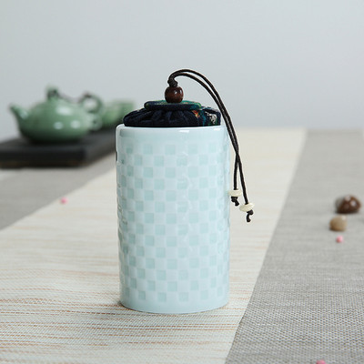 Celadon reljefs ar vāku mājas Ganoderma lucidum tēja kafijas pupiņas biskvīts konfektes aizzīmogotas kannas tabletes pulveris keramikas uzglabāšanas tvertne