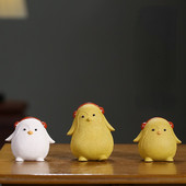 1 gab. Roku darbs purpursarkanā māla burvīgs pingvīns, dzeltens figūriņas rotājums ar pirkstu galiem, tēja, rotaļlieta, tēja Mājdzīvnieki Boutique tējas galda amatniecība