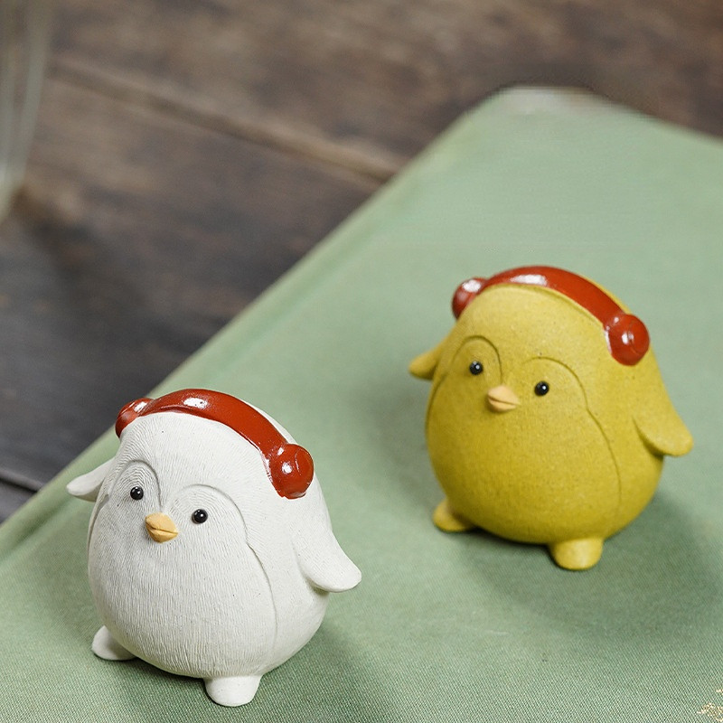 1 gab. Roku darbs purpursarkanā māla burvīgs pingvīns, dzeltens figūriņas rotājums ar pirkstu galiem, tēja, rotaļlieta, tēja Mājdzīvnieki Boutique tējas galda amatniecība