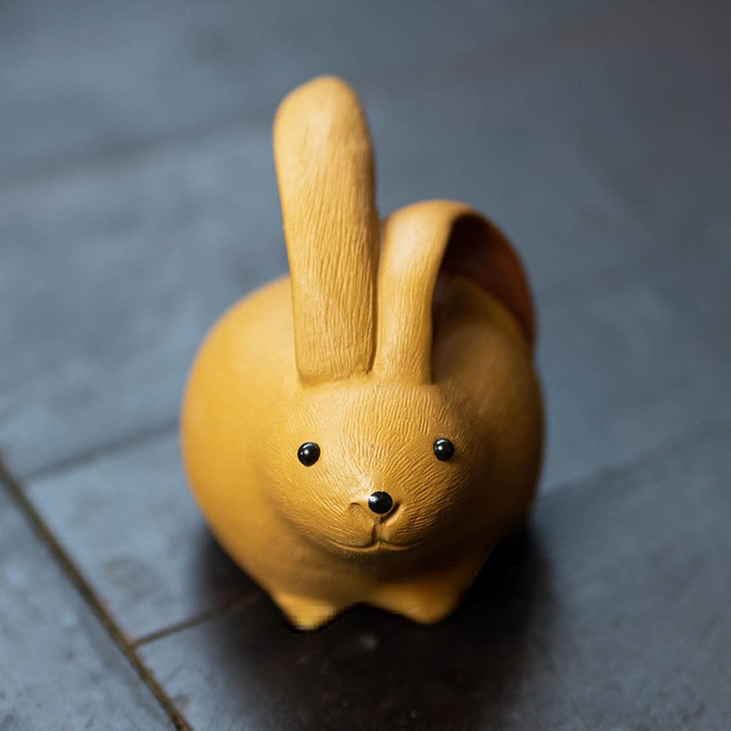 1 GB ar rokām darināts purpursarkans māls. Jauki trusis figūriņas rotājumi ar pirkstgaliem, tējas rotaļlieta Mājdzīvnieki Boutique Tējas galds Amatniecība