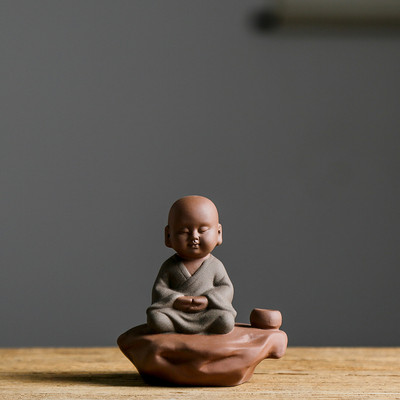WDDSXXJSL Ķīniešu radošā Zen violeta smilšu keramika Mazā mūku tējas mājdzīvnieku dekorēšana Mājas viesistabas tējas galda dekorēšana