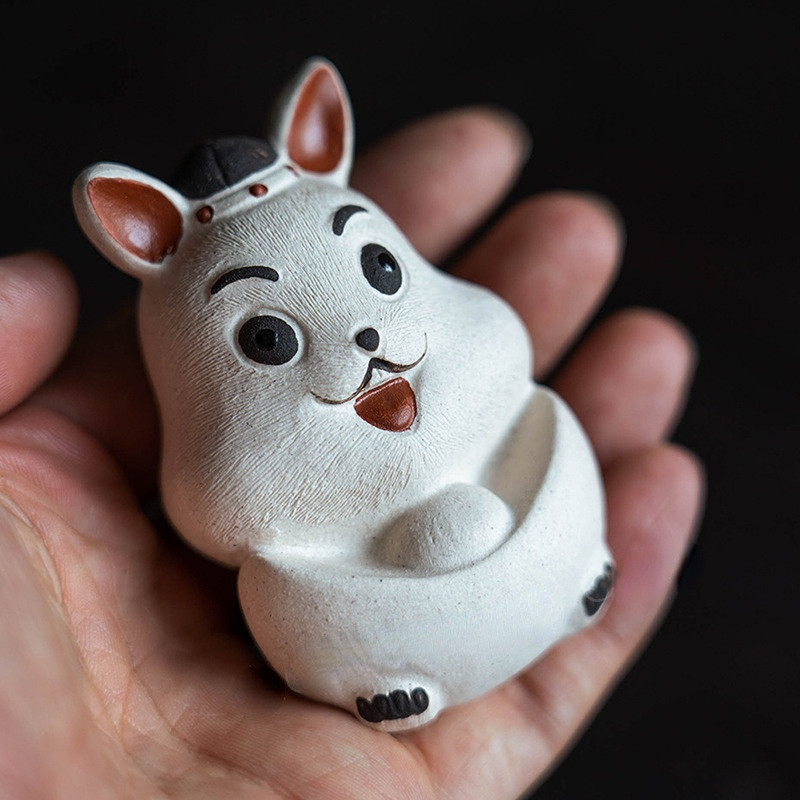 Purpursarkana smilšu tēja Mājdzīvnieku rotājumi Trušu tēja Rotaļ urinēšanas lelles tējas komplekts urinēšanas ūdens aerosola piederumi