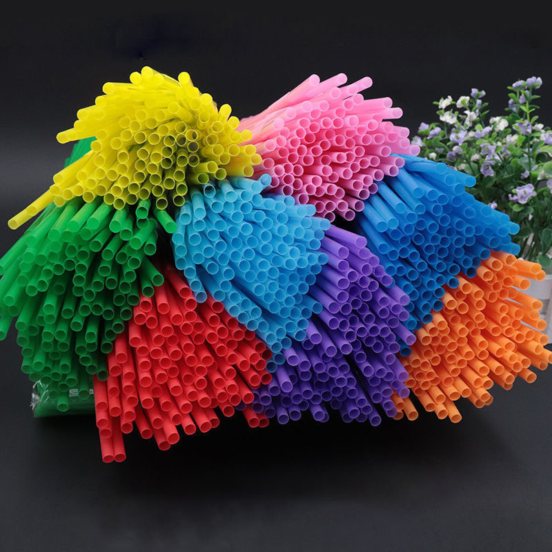 100 vnt. plastikiniai šiaudeliai 260 mm mišri spalva juoda balta ilga lankstūs vestuvių vakarėlio reikmenys plastikiniai šiaudeliai virtuvės priedai