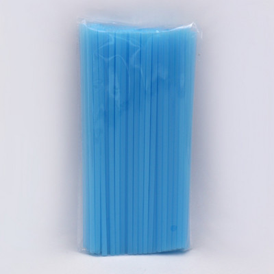 100 vnt. vienkartiniai šiaudeliai 260 mm šiaudeliai Spalva juoda balta Ilgi lankstūs plastikiniai šiaudeliai Virtuvės priedai