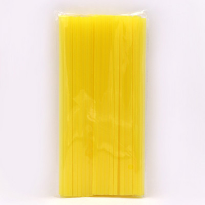 100 vnt. vienkartiniai šiaudeliai 260 mm šiaudeliai Spalva juoda balta Ilgi lankstūs plastikiniai šiaudeliai Virtuvės priedai