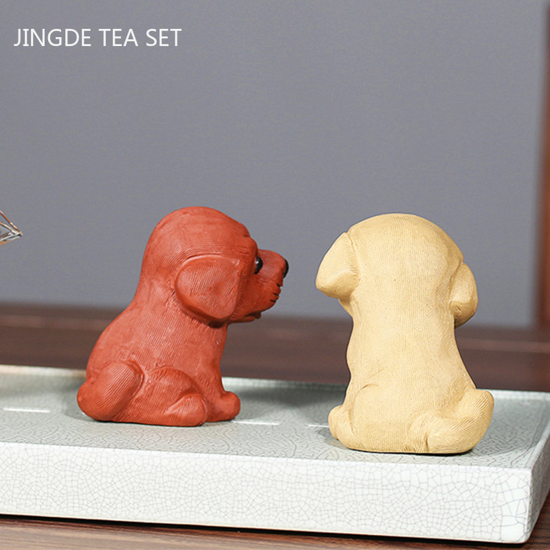 1vnt Yixing rankų darbo purpurinė molio arbata Pet Lucky Puppy statulos papuošalai Staliniai amatai Boutique arbatos stalo dekoravimo priedai