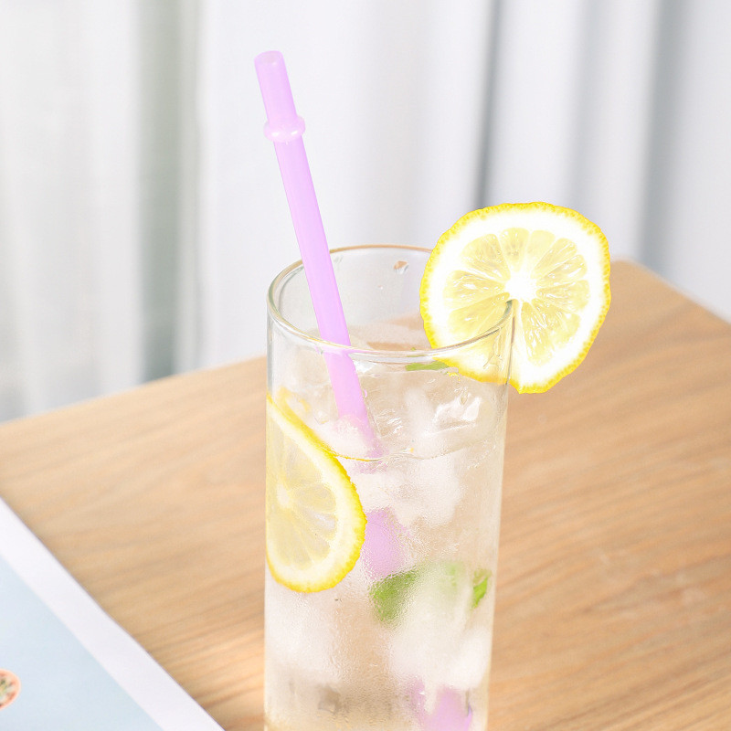 25 vnt. daugkartinio naudojimo plastikiniai šiaudeliai, kuriuose nėra BPA