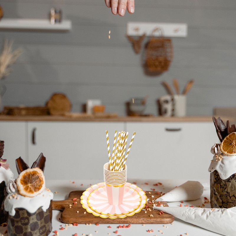 Vakarėlio popierinių lėkščių rinkinys Prašmatnios lėkštės Stalo reikmenys Vakarienės apvalus patiekalas Gimtadienio reikmenys