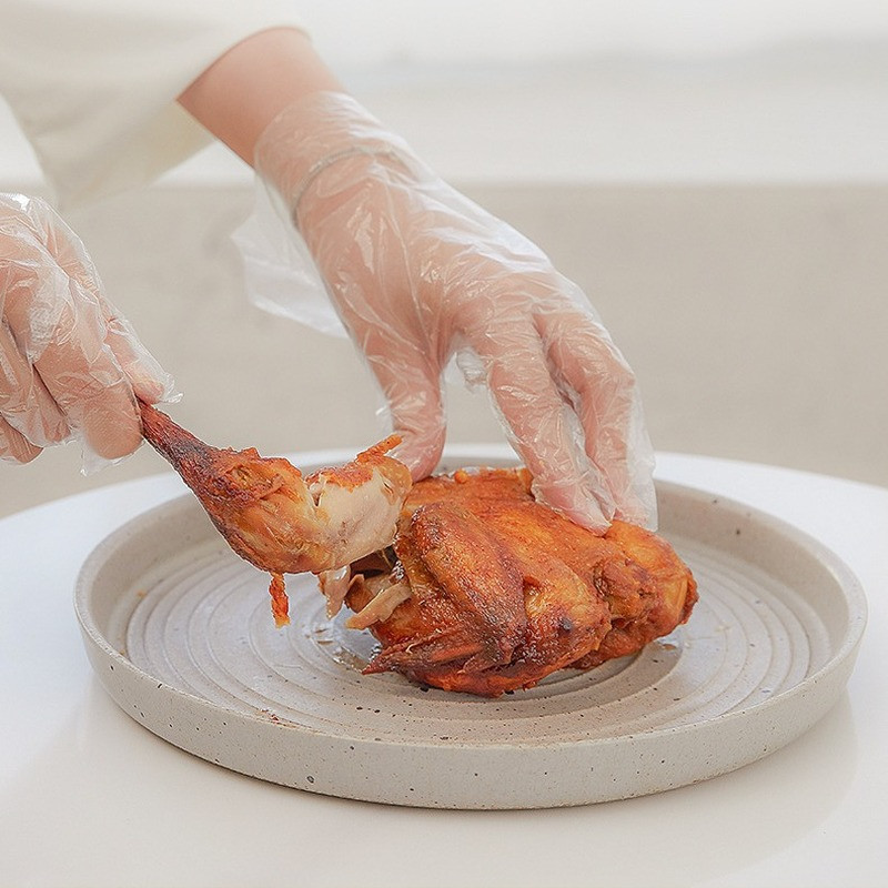 100gab/partija Labākie vienreizlietojamie cimdi Plastmasas caurspīdīgi eļļas necaurlaidīgi ūdensizturīgi virtuves aizsargcimdi mājsaimniecības tīrīšanas rīks