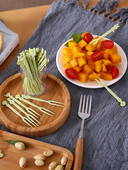 Vienreizējās lietošanas augļu dakša Ēd augļu mazo dakšiņu plastmasas augļu produkta ieliktnis Caurspīdīgs, atsevišķi iepakots kūkas deserta dakša